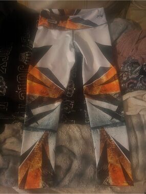 Size Small Cropped Compression Leggings NWOT By Fiber